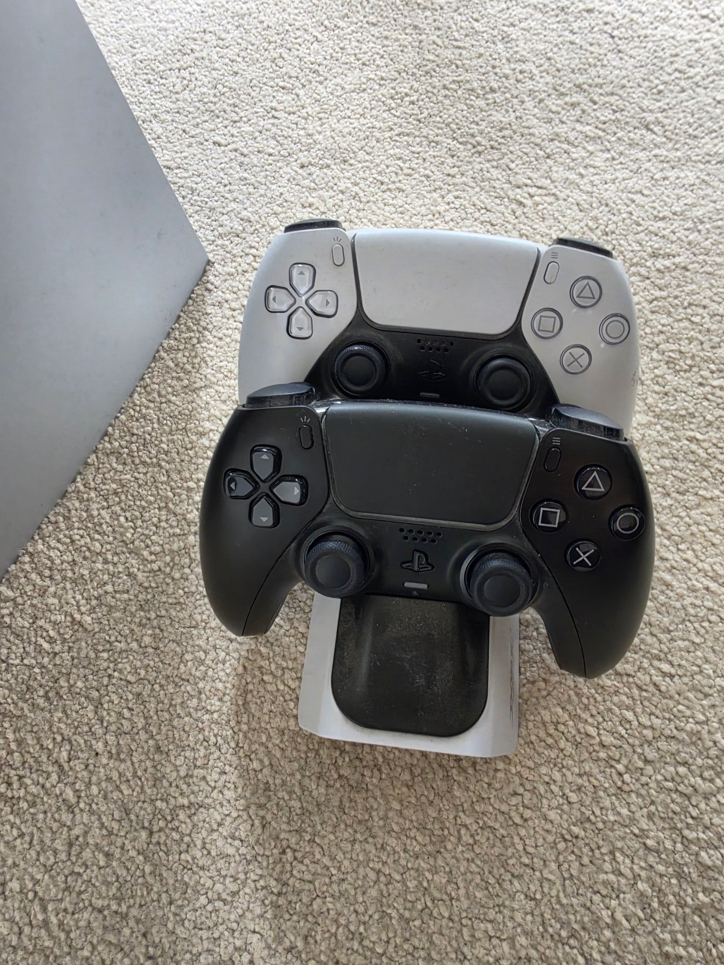 White PlayStation 5 Console + accessories, photo 2 of 2