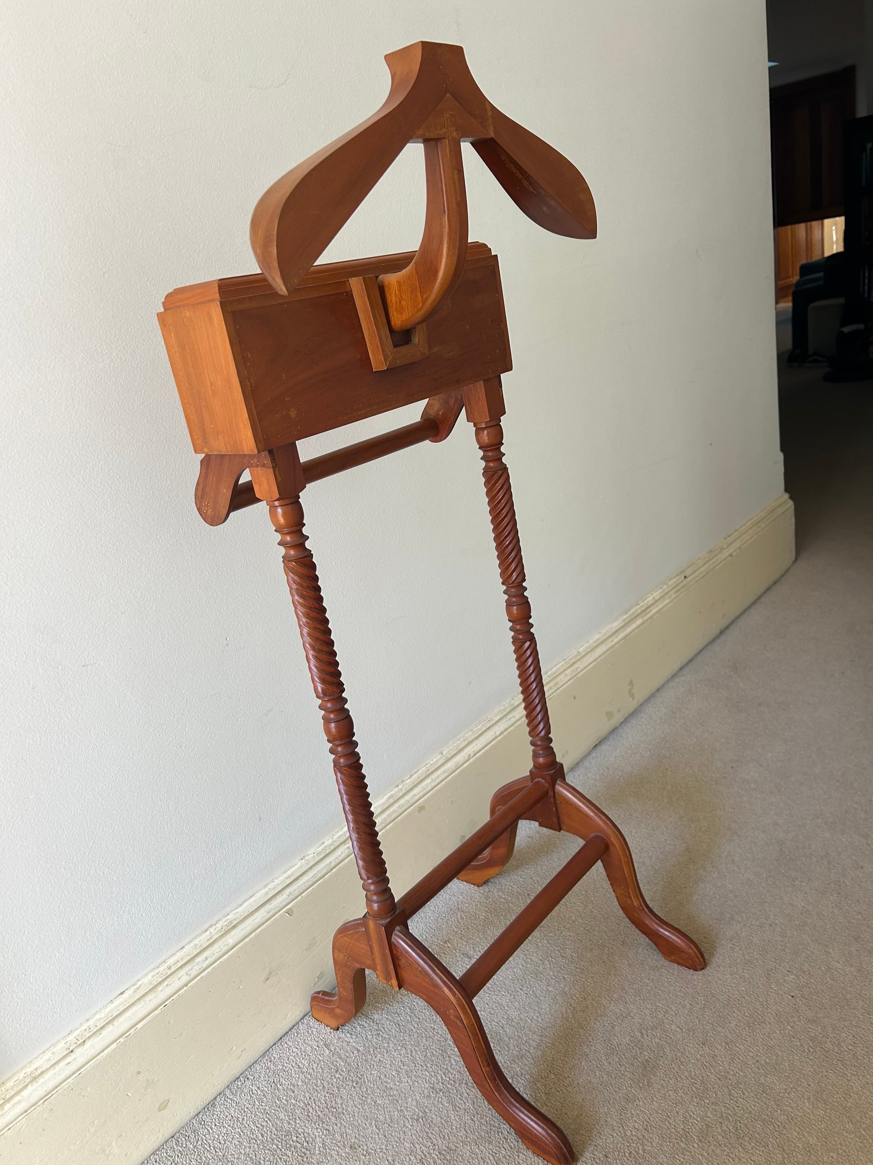Vintage Solid Wood Gentleman’s Valet Stand / Suit Stand, photo 5 of 5