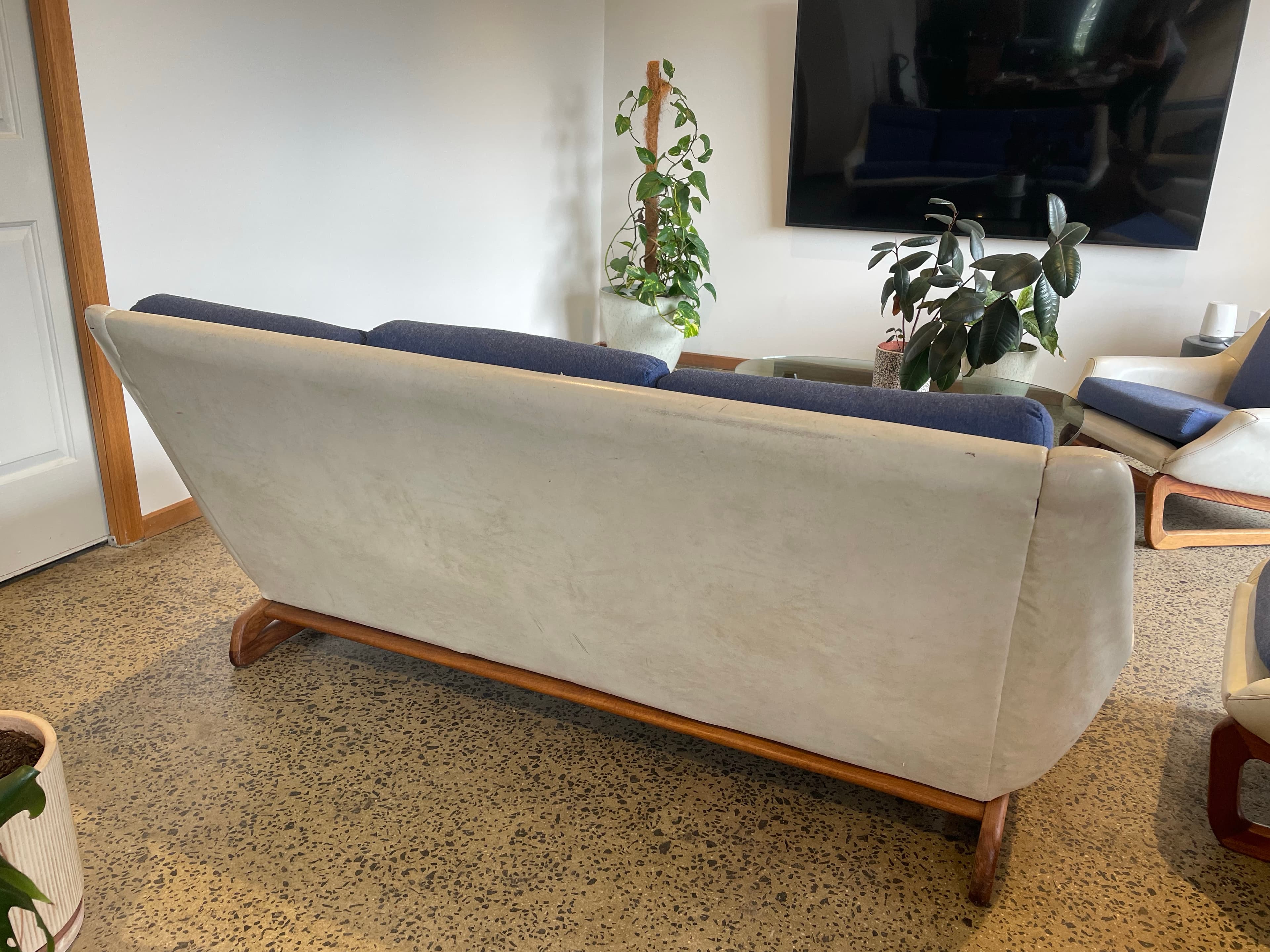 Iconic Danish Deluxe Mid-Century Sofa, photo 3 of 5
