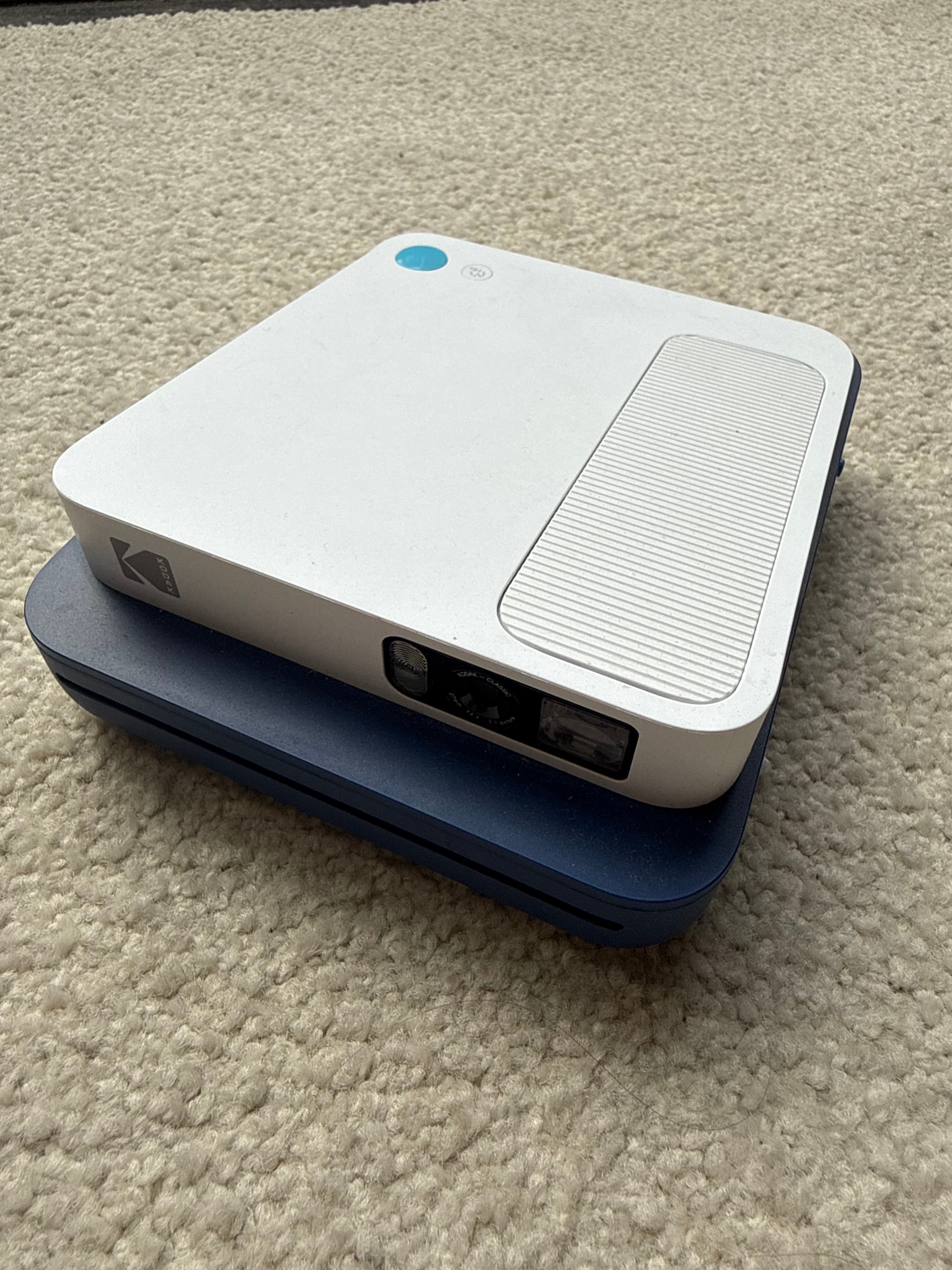 White Kodak Instant Print Camera smile classic, photo 1 of 3