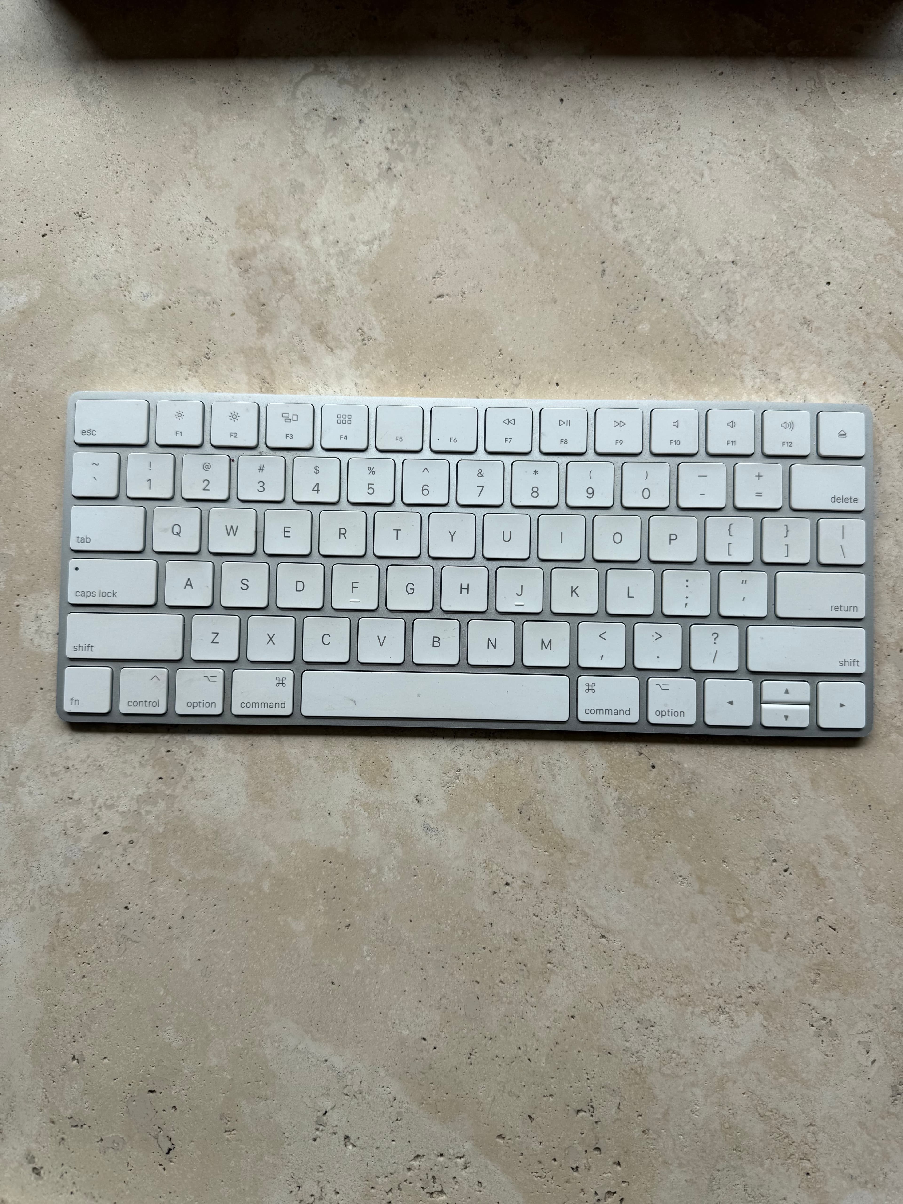 Silver Apple Magic Keyboard, photo 1 of 3