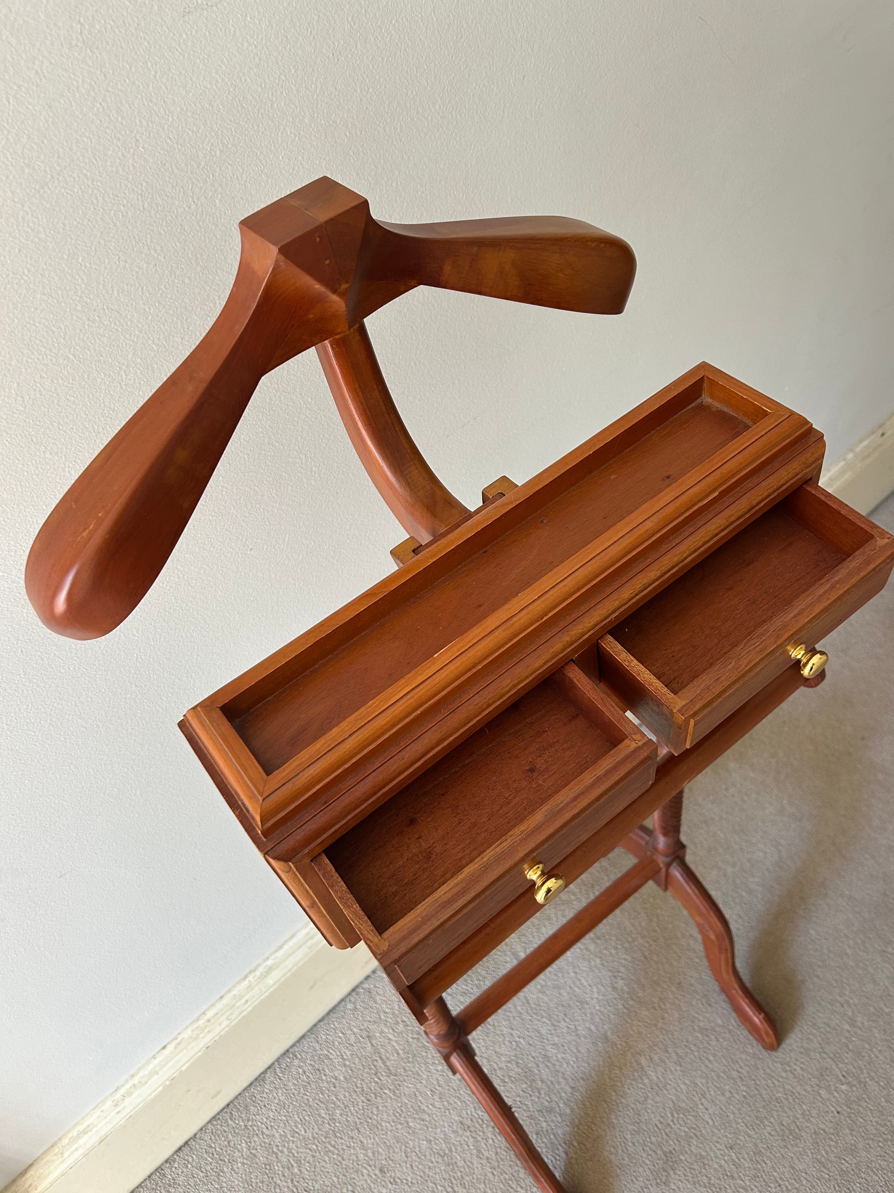 Vintage Solid Wood Gentleman’s Valet Stand / Suit Stand, photo 4 of 5